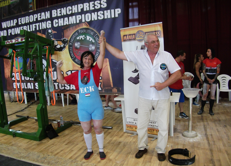 Bazsó Mónika az EB-n a 67 kilogrammos masters kategóriában guggolásban és felhúzásban állított fel új világcsúcsot